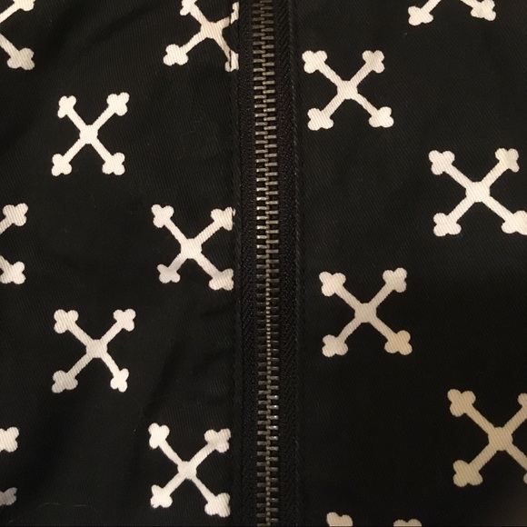 Adorable petite mini skirt (size 2 - Juniors/teens) - Picture 3 of 6